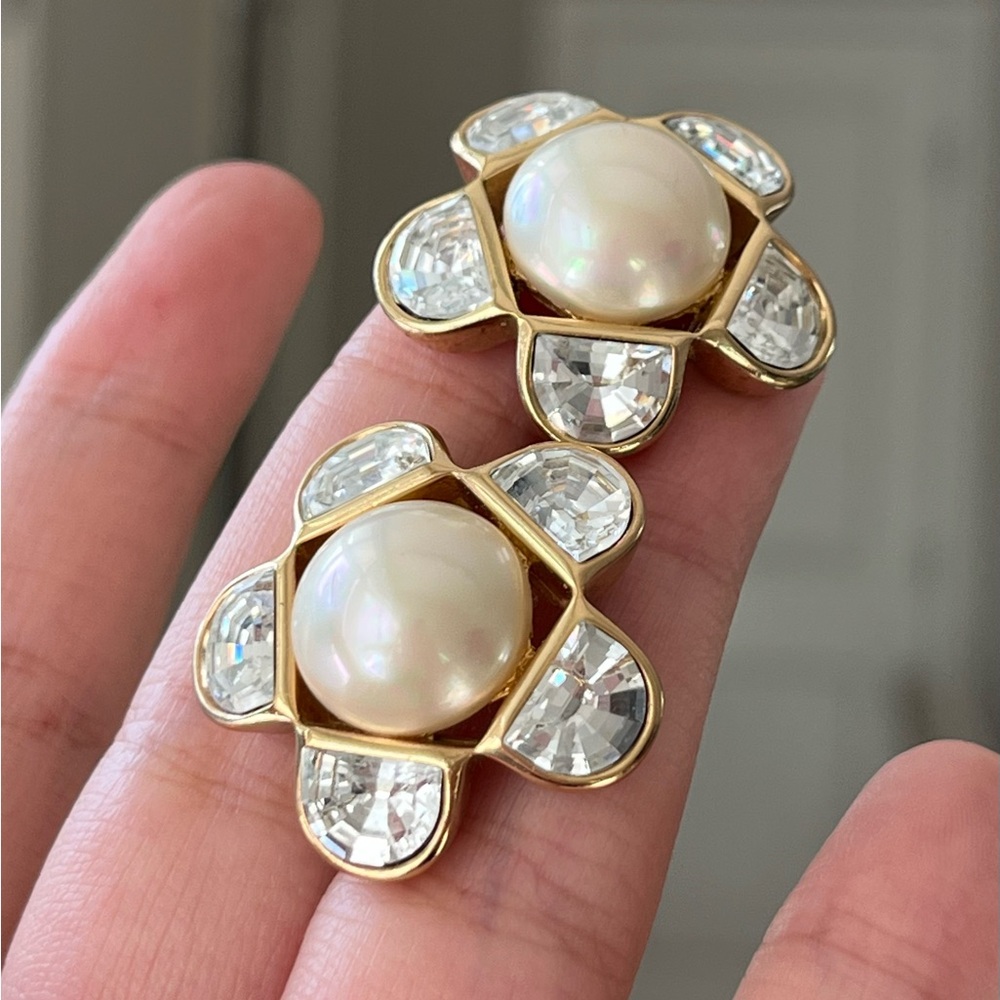 SOLD Vintage Christian Dior Flower Pearl Rhinestone Pedal 14k Gold Post Earrings - Picture 4 of 7